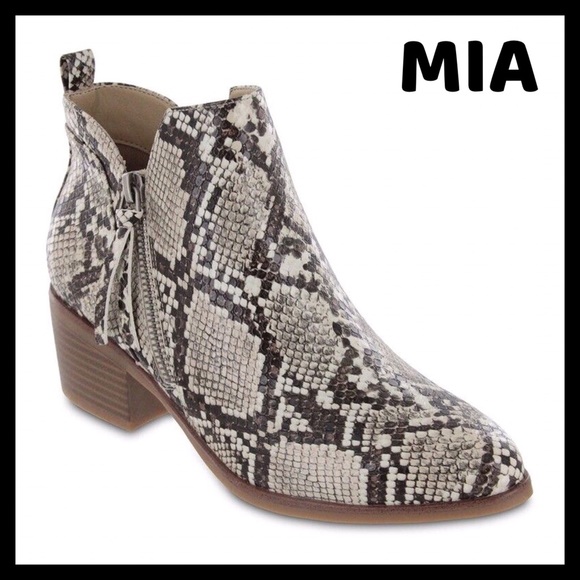 MIA Audin Snakeskin Print Ankle Bootie - Picture 7 of 11